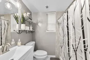 Modern 1-BR Apartment - Image 4