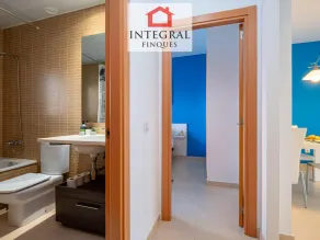 Cozy 2-Bed Apartment with Terrace, 3 Min Walk to Beach, WiFi & A/C - Image 3