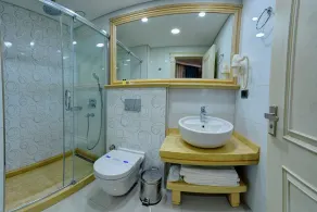 Novelty Hotel - Image 3