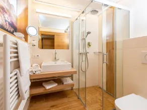 Cozy double room with shower & WC, breakfast - Hotel Lindenhof - Image 2