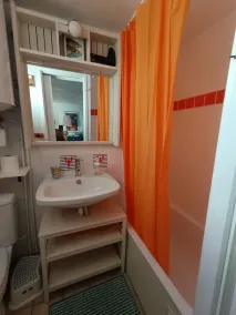 Duplex house with pleasant, sunny garden with trees: \"just like home\". - Image 2