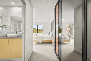 Tree Top Views - Magnificent 4 Bedroom House - 3 Minutes to MONA - Image 4