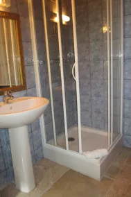 Charming guest house on the edge of woods, 15 minutes from the sea. - Image 3