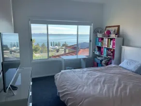 Spectacular water views & entertaining spaces - Image 3