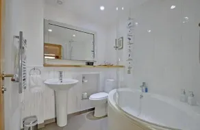 Luxury ground floor Apartment Sleeps 5 - Image 3