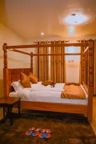 Lux Suites Lions Den Holiday Homes - Image 4