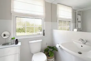 Delightful seaside house with large secluded rear garden sleeps maximum 8 people - Image 4