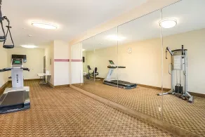 Experience Comfort in Bunkie! With Free Parking & Free Breakfast, Pool! - Image 2