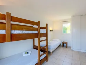 Kun en kort gåtur til stranden | Modest Duplex + fælles adgang til indendørs pool - Image 3
