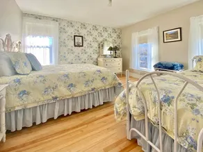 Spacious Historic Home in the White Mountains, great for Groups, Sleeps 14 - Image 4