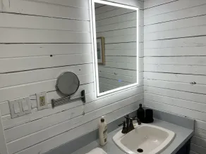 Lake front cabin on the water - Image 4