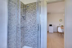 Modern apartment with access to balcony including sea view - Image 2