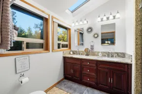Amazing panoramic views and deck to watch from - Image 5
