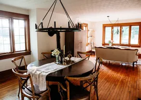 Vintage Farmhouse with Hot Tub on Vineyard - Image 4