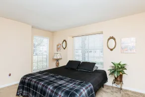 Spacious Stylish 1 BR Pad by City Center - Image 4