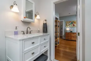 Quaint/updated. Downtown Wakefield/shops/bike path. Narragansett Beaches 3 mi. - Image 3