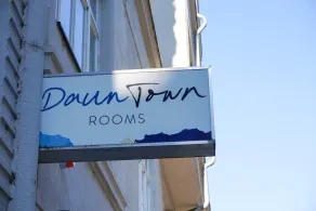 DaunTown Rooms - Self Check-In - Image 3