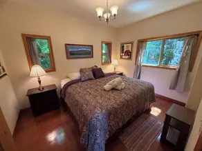Peaceful newly renovated 1 bdrm cottage near owner occupied deep water lake home - Image 3
