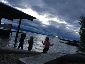 Sunset Cabin - Flathead Lake, udsøgt træhus og gæstekabine - Image 2