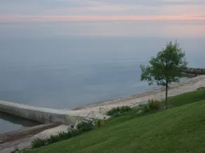 Enjoy the View From this Charming Lakefront House in Private Park - Image 2