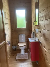 Gîte Chalet Champêtre Avec Parc 2 Hectares Avec Étang et Face au lac - Image 2