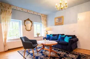 Spacious suite with garden views and a bathtub - Image 5