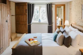 A beautifully presented two bedroom Cotswold stone cottage in the Cotswolds - Cobblers Cottage, More - Image 5