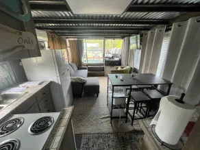 Beached Houseboat-Free Park Pass - Image 5