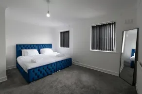 2-bedroom- Stoke-on-Trent-Sleeps 5-PetsOk - Image 5