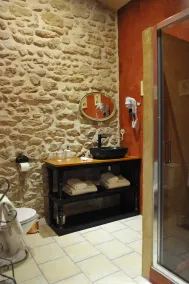 CHARMING BED AND BREAKFASTS IN PROVENCE IN THE HEART OF THE VINEYARDS - Image 3