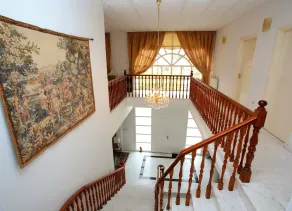 Villa de lujo con un toque clásico. A pocos minutos de la playa y centro de Larnaca. - Image 4