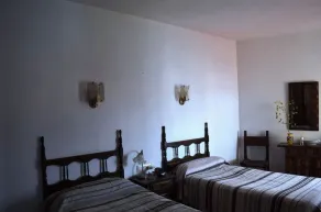 Quiet apartment with sea views - Image 4