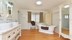 Olive Grove 3  1 Bedroom Cabin with large Bath and walk to wineries - Image 2