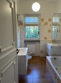 Delightful stylish house with private garden close to downtown - Image 2