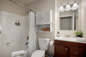 Cozy Hidden Cabin 6 MIns To River, Hiking & Wineries - Image 5