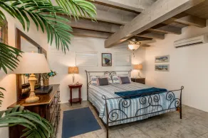 Beautiful  Riverfront Chalet w/ Pool & Boat Dock- Old Florida Fun- Pet Friendly! - Image 5
