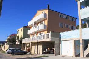 Apartamento para dos personas con balcón y vista al mar Seget Vranjica, Trogir (A-8507-d) - Image 5