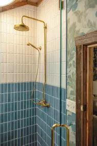 1800s Charm with Modern Perks - Image 2