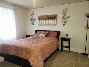 Comfortable 2 BR unit blocks from light Rail stat 15min from downtown/airport - Image 3