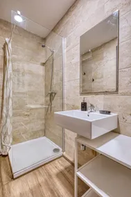 Modern and centrally located large one bedroom apartment KBON1-1 - Image 2