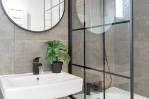 isimi luxurious 4 bed Modern House. Derby - Image 4
