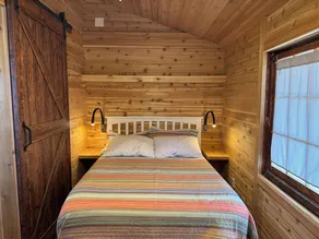 Incredible Lake Michigan views/sunsets. Intimate cottage with sandy beach. - Image 4