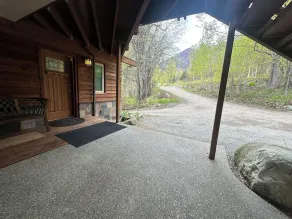 Eagle Peak Guesthouse/ 2 room suite with kitchenette - Image 5