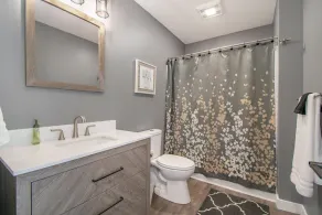 New Home! Quiet location- only 3 minutes to Notre Dame- Sleeps 12 - Image 5