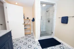 Retraite au bord du lac; Poisson, kayak, véranda, rampe de bateau, WiFi et câble - Image 4
