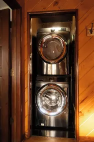 Scenic Canyon 4-Bed Retreat: Hot Tub, Hiking Trails, EV Charger & Private Garden - Image 3