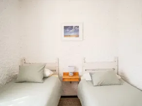 Zentral gelegener Bungalow mit 2 Schlafzimmern, Garten und Privatparkplatz - Image 3