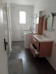 Spacious And Cosy 80 M House Located In Séné - Image 3