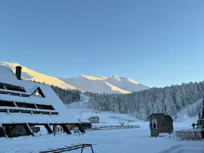 Agréable T2 au pied des pistes avec piscine estivale, parking, et animaux bienvenus - Image 5