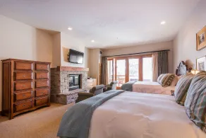 Premium Luxury Five Bedroom Townhouse with Hot Tub and Majestic Mountain Views 5 Townhouse by RedAwning - Image 5